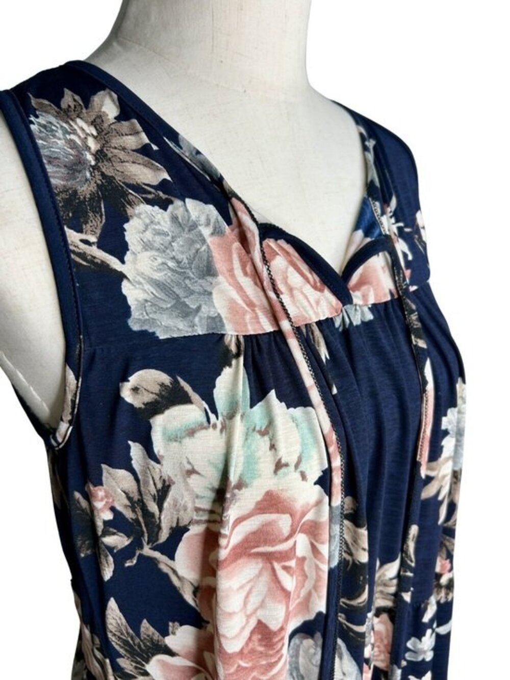 Floral Print Sleeveless Tunic Top Navy Size M — Like New - Picture 5 of 6
